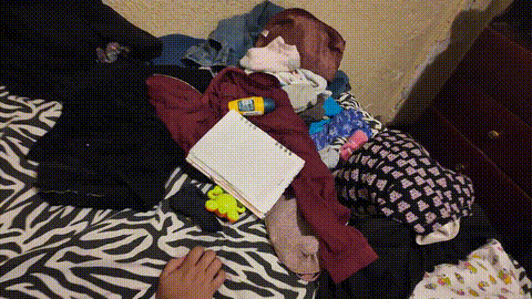 solo con escuchar como folllan a esta milf te vas a venir_p40_compressed.gif