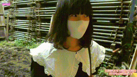 MgirlTV - Dangerous outdoor blowjob. Took SugarBaby for a walk in the park. suck.gif