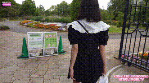 MgirlTV - Dangerous outdoor blowjob. Took SugarBaby for a walk in the park. suck.gif