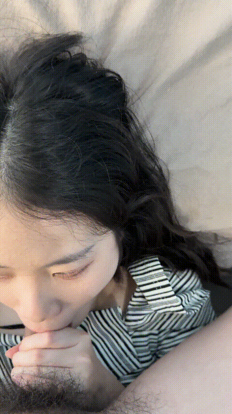 【苹果原相机云端XM】广州阿黑颜出轨反差婊露脸调教性爱，看那高潮脸已经欲仙欲死了.gif