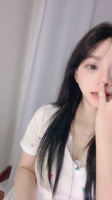 超美小姐姐【一个小板栗】白净清新 圆圆的奶子 好干净无毛粉逼 一条缝宛如一线天 跳蛋.gif
