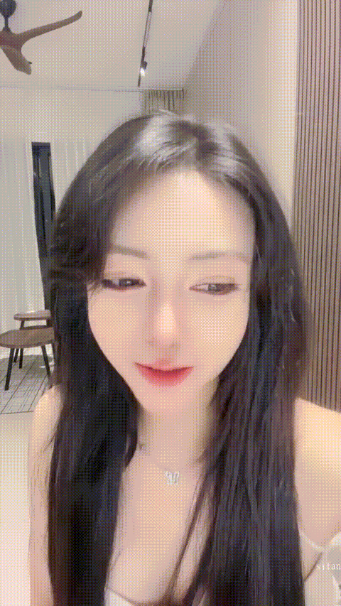 极品尤物 灵羽合【 鹅美美】盛世容颜 完美身材 激情骚舞 跳蛋自慰喷水大屌狂插 (1)_p4.gif