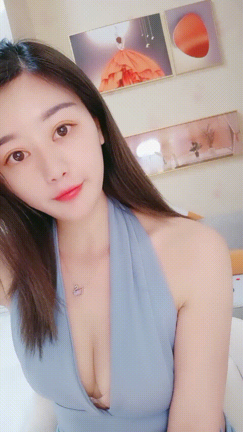 长发气质网红脸妹子，高挑模特身材岔开腿特写少毛逼逼_p5.gif