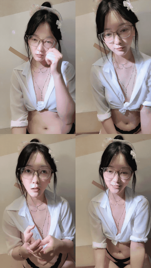 新人正宗校花下海 超级漂亮【小清宝宝】眼镜妹就是骚 带胸链 掰穴跳弹大鸡巴道具自慰 .gif
