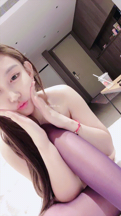 校花学妹【羊村美骚】完美身材 全身雪白细嫩 丰满美乳 极品翘臀 掰开嫩穴跳蛋自慰 (1).gif