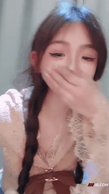 抖音網紅女神下海【小饞貓】好美啊，絕對讓你一眼愛上，真是個超級反差的極品尤物，嫩.gif