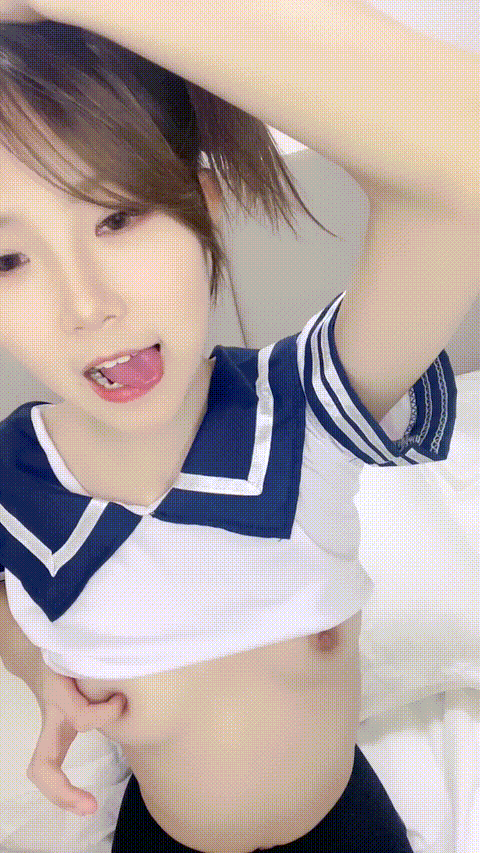 【小伊】最美学妹全裸妖娆掰穴道具狂野自慰美炸天了!_3_p60_compressed.gif.gif