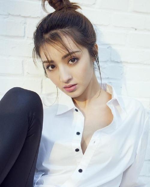 麦迪娜.jpg