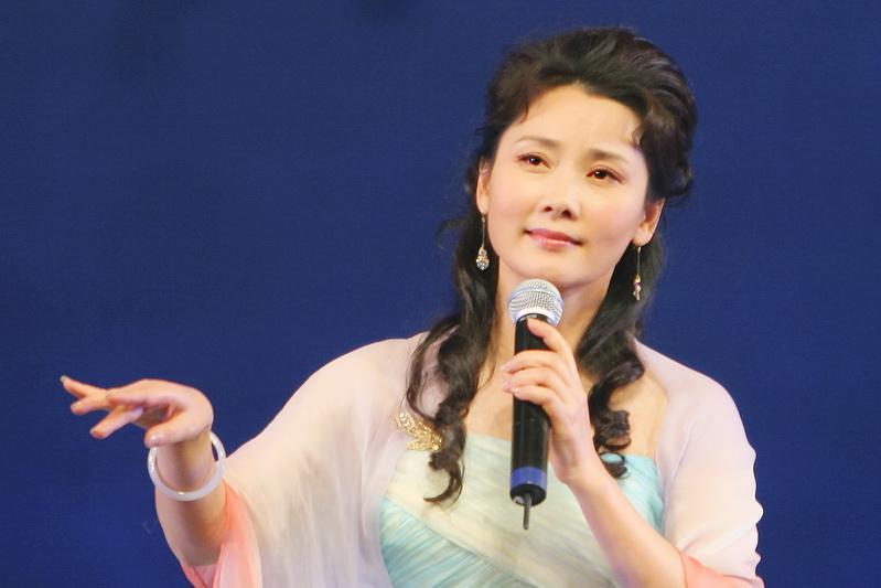 何赛飞.jpg