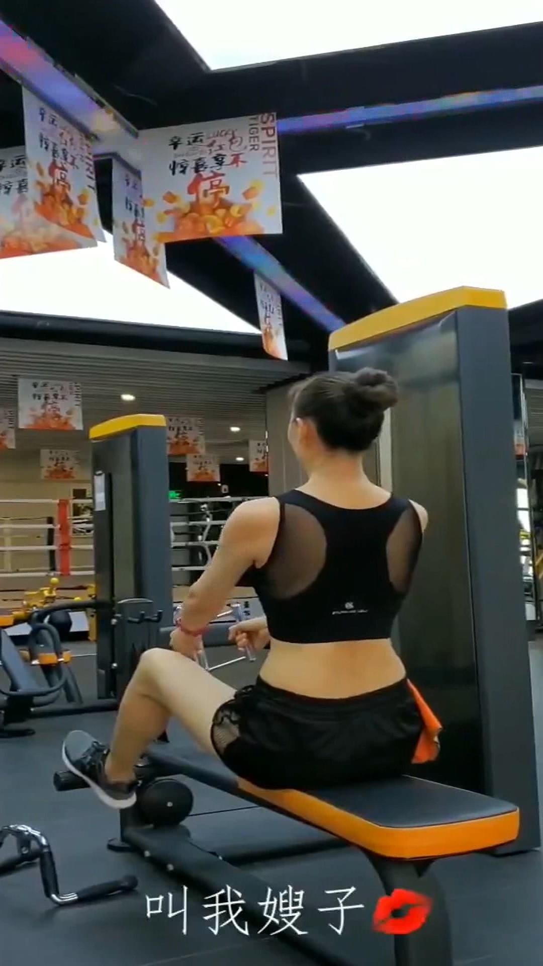 推特豪放尤物女神叫我嫂子性愛記錄 戶外露出全裸騎車健身 秀美臀黑絲高跟束縛啪啪～ (.jpg