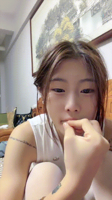 ⚫️新品福利，阿黑颜小母狗，舞蹈女学生【06年美少女】道具狂插自慰，首次啪啪_start.gif