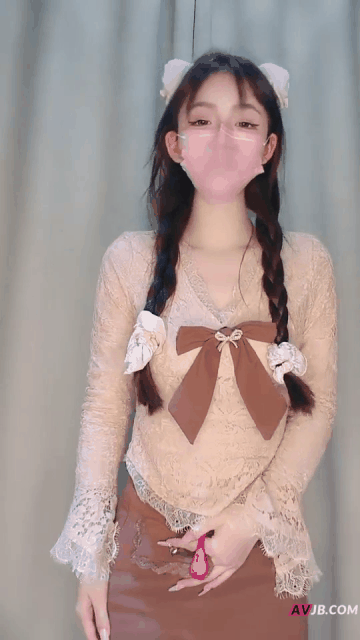 抖音網紅女神下海【小饞貓】好美啊，絕對讓你一眼愛上，真是個超級反差的極品尤物，嫩.gif