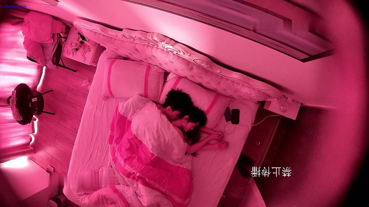 安防酒店❤️大学生情侣裸体打游戏。各种磨[01_35_55][20240612-220814].jpg.jpg