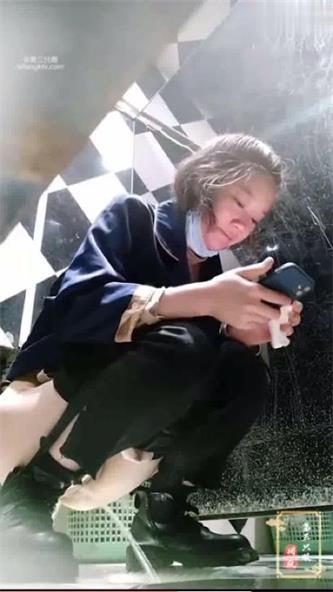 酒吧女厕全景❤️几位时尚的美女前来嘘嘘各[00_08_44][20240614-104632].jpg.jpg