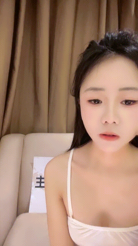 学妹小女神【橙橙呀】长的真好看 身材好好 长腿美乳嫩穴 脱光光揉逼掰穴完美展现 (3)_.gif