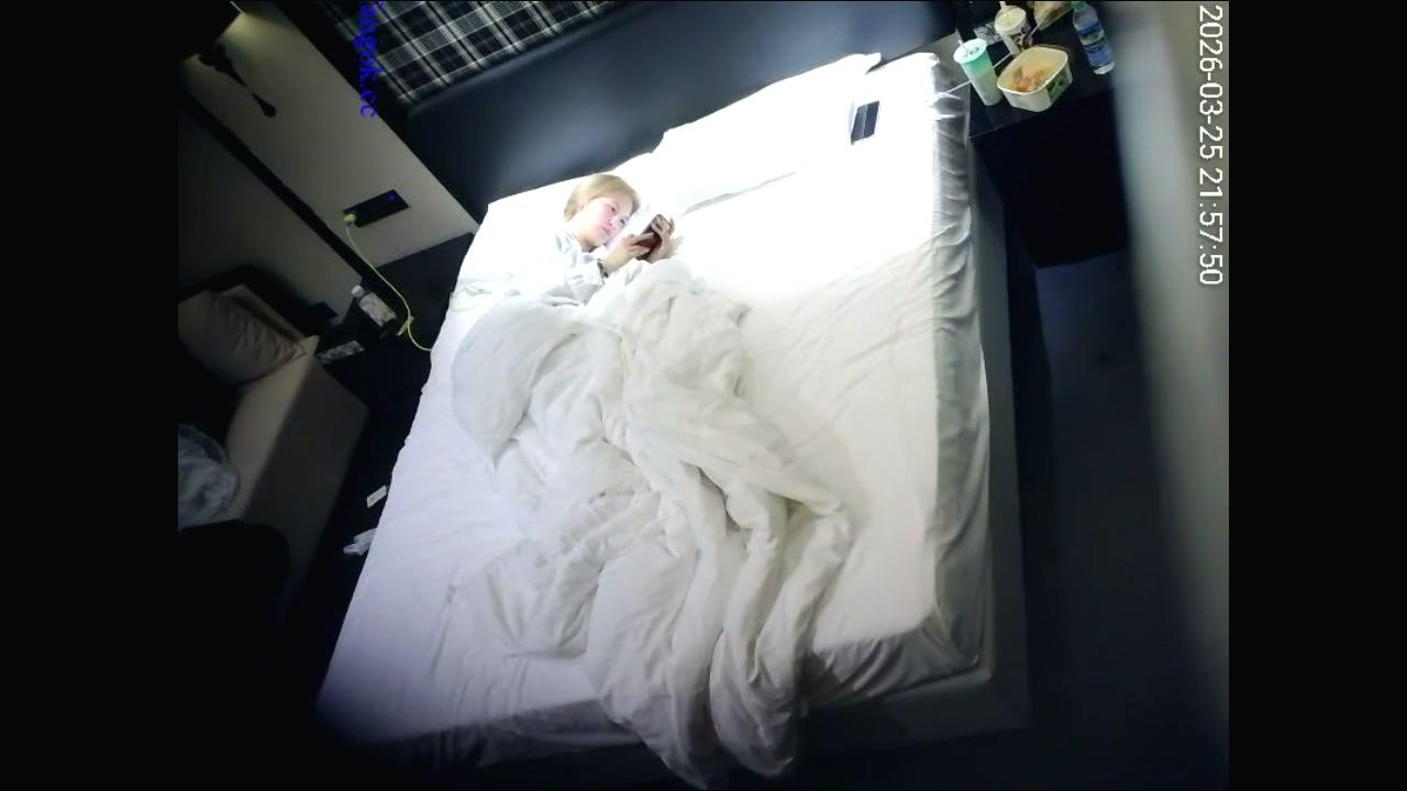 ⭐酒店偷拍：时尚潮女黄发女和帅气男友酒店做爱.mp4_20260330_212919.293.jpg.jpg