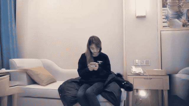 【七天高端外围】不满二十的清纯妹子_粉嫩乖巧，小穴太紧了，被插得嗷嗷叫，又痛又爽.gif