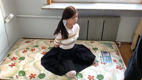白丝jk妹 驷马 拇指铐26336_p5.gif