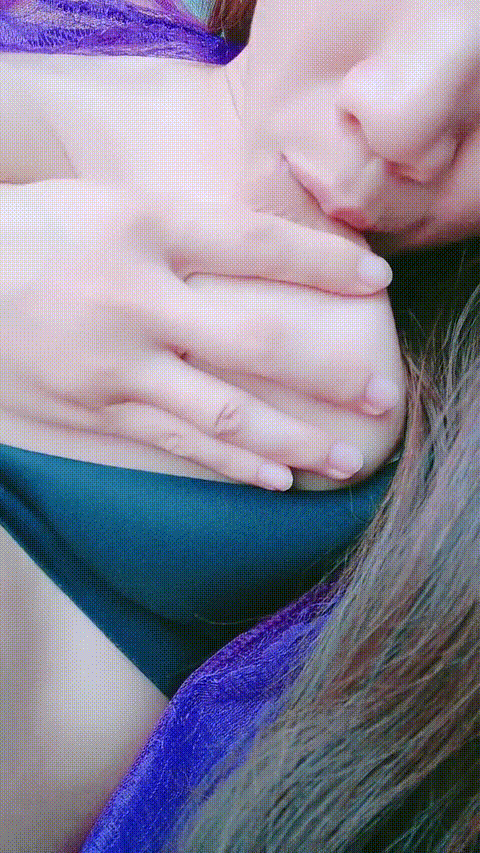 马上快生的大奶少妇【孕期搞水水】下海赚奶粉钱，吃奶自慰_p40_compressed.gif.gif