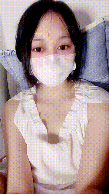 2025年10月最新，纯正学生妹下海，【椰小猫】刚成年相当粉开穴玩穴特写，首次露脸，亮.gif