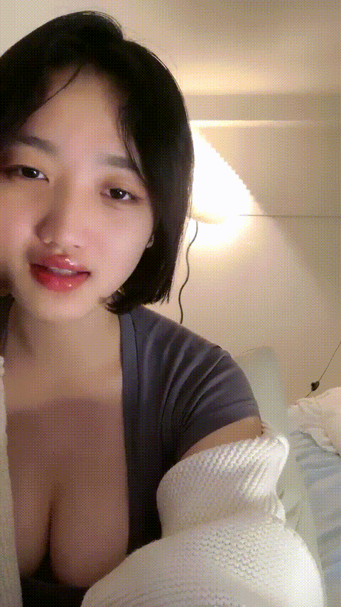 天天想鼠_G奶校花女神_首次道具自慰！舔逼舔奶舌吻_合集16部_5_p5.gif