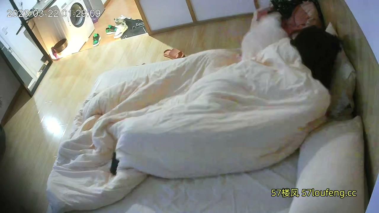 酒店针孔偷拍白嫩甜美小学妹和精瘦男友的激情周末~加干三炮~后续篇.mp4_20260330_2132.jpg